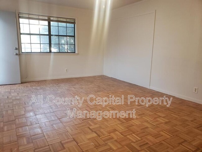 Building Photo - 609 Bissonet Ln