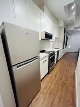 Building Photo - 1523 Davie St