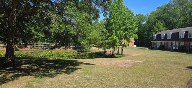 Building Photo - River Bend #20