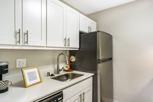 Platinum Kitchen With Stainless Steel Appliances - Maplewood Park