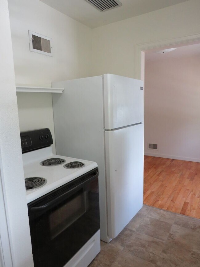 Foto del edificio - 3 Bedroom / 1.5 Bathroom Home in Convenient Location