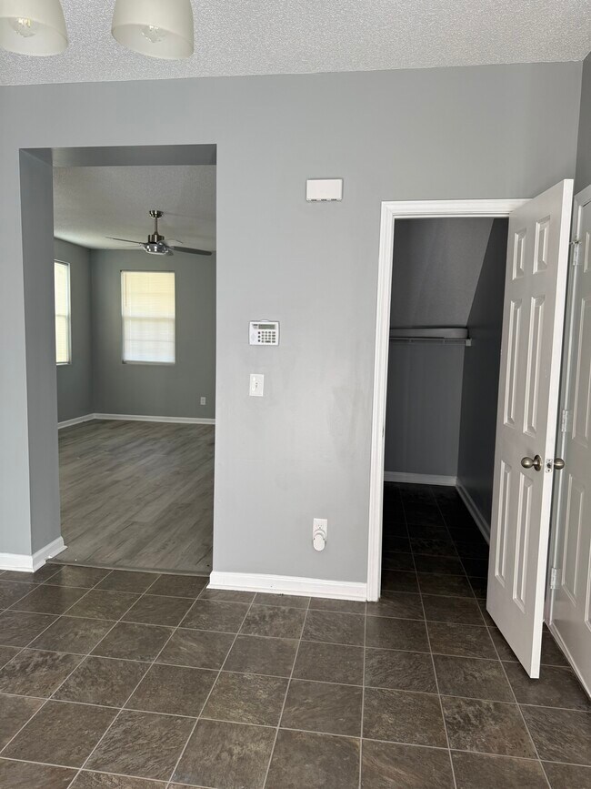 Foto del edificio - 721 Pebblestone Dr