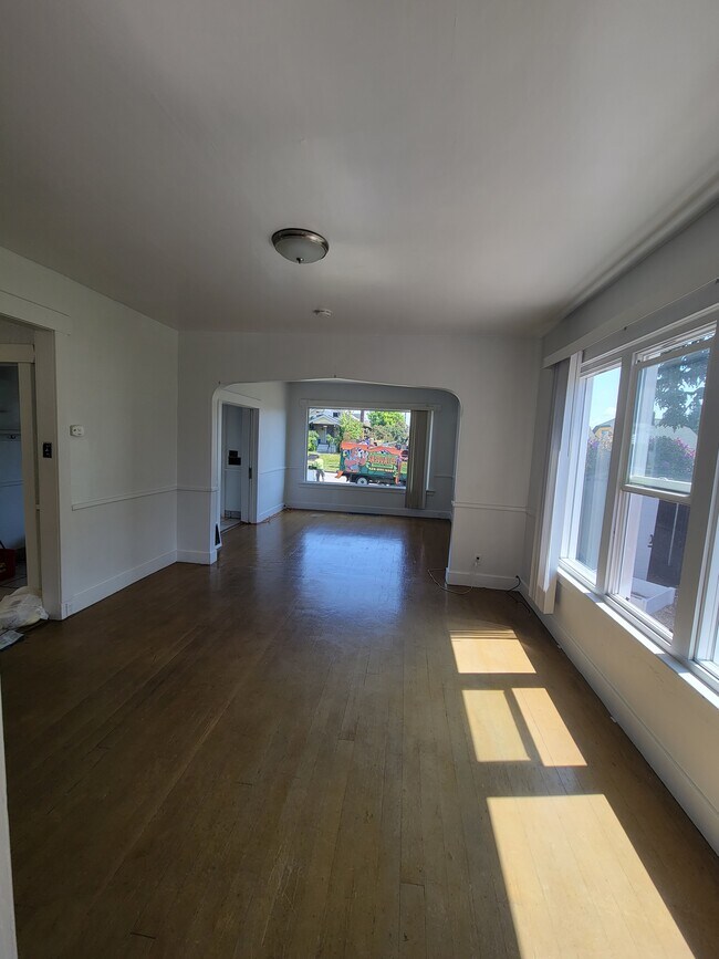 Foto del edificio - 2124 Rainier Ave