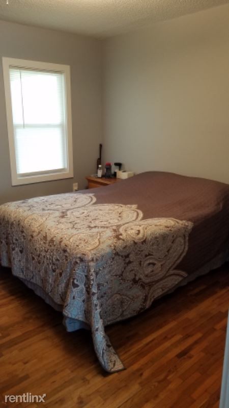 Foto del edificio - 3 br, 1 bath Apartment - 1002 C st