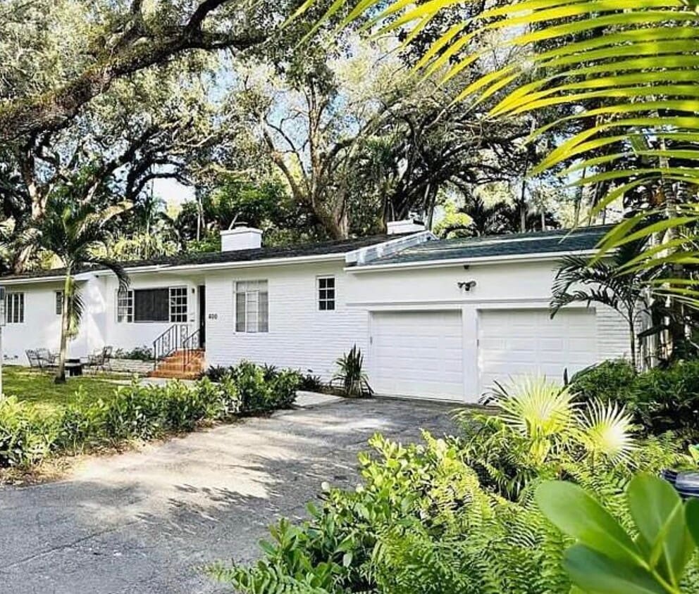 Primary Photo - 400 NE 86th St
