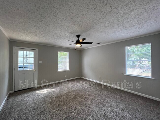 Building Photo - 428 W Brooks Rd