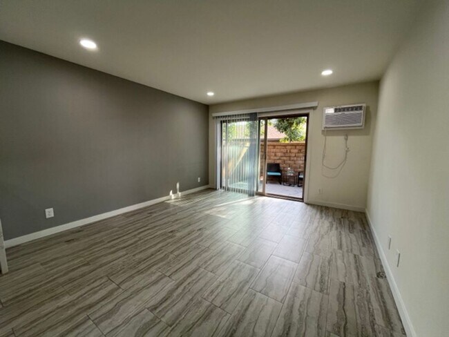 Foto del edificio - Downstairs 1 Bedroom Unit in Orange