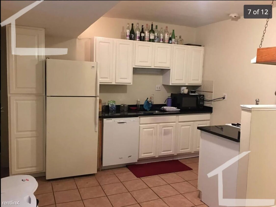 Primary Photo - 3 br, 2 bath House - 110 Lanark Rd Apt 1K