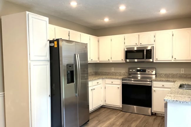 Building Photo - 329 Royal Garden Dr