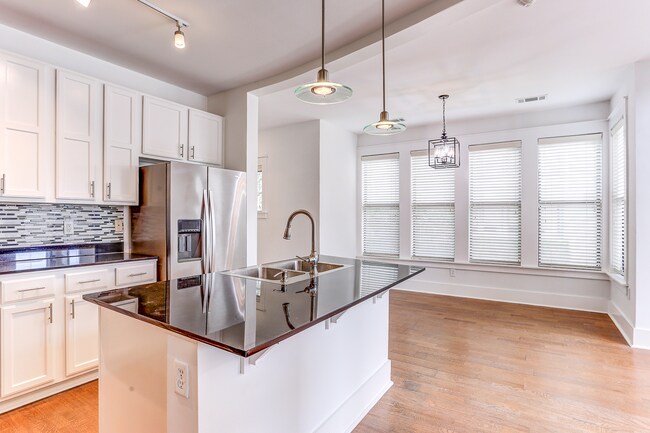 Building Photo - 670 Marina Cottage Dr