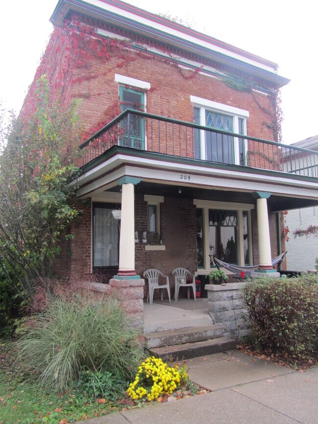 Building Photo - 204 S 6th St
