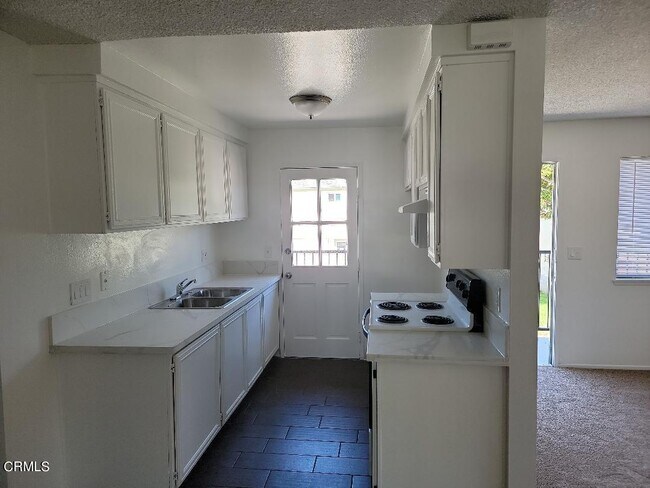 Building Photo - 1136 Chalmette Ave