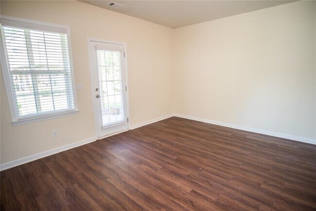 Foto del edificio - 6087 Kearny Ln