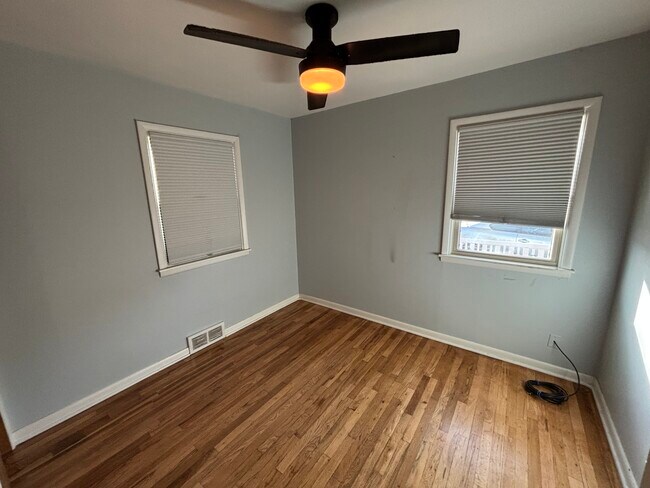 Foto del edificio - 1043 College Ln