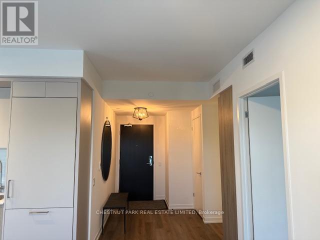 Photo du bâtiment - 863 St Clair Ave W
