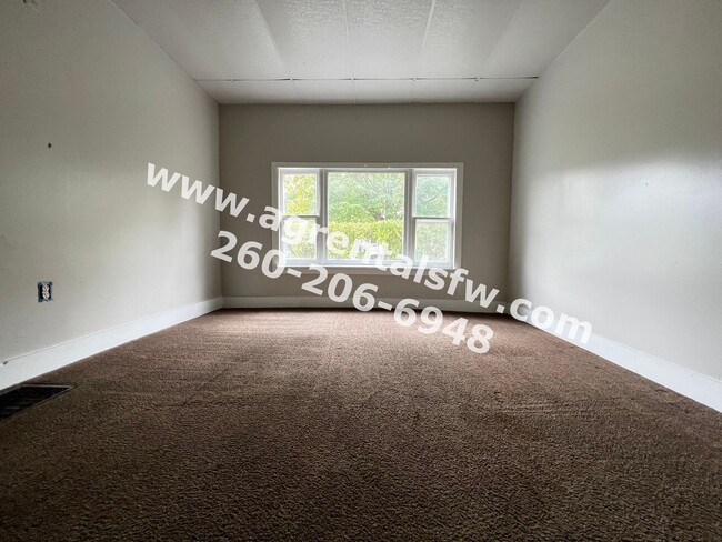 Building Photo - 2 bedroom house -  $300 off the first mont...