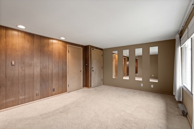 Building Photo - 537-541 N Edgelawn Drive Unit 539