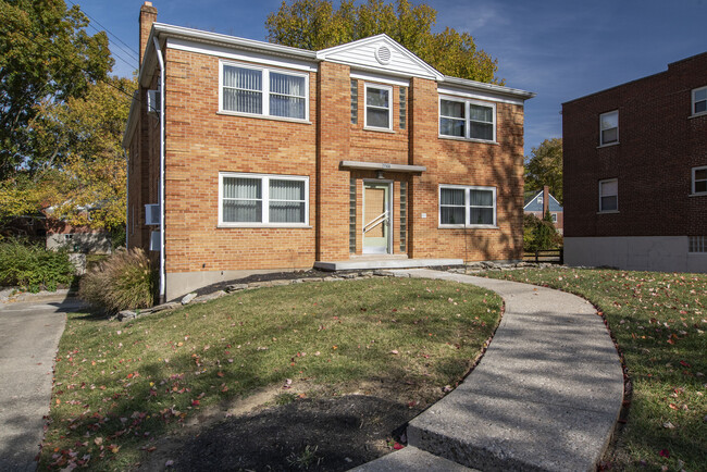 Building front with visitor parking - 5568 Beechmont Ave