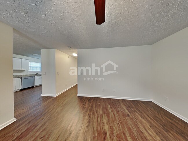 Building Photo - 466 Kirkland Dr