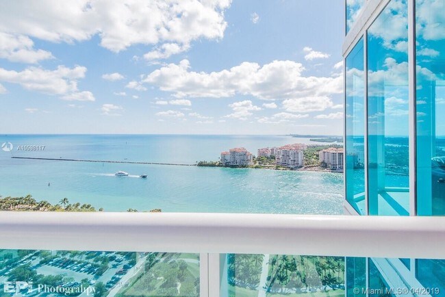 Foto del edificio - 300 South Pointe Dr