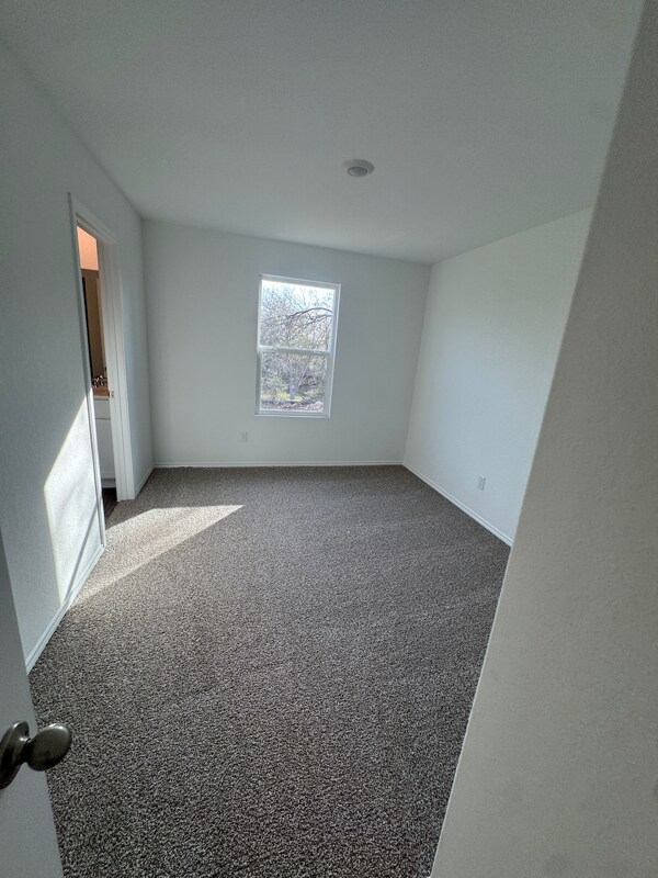 Foto del edificio - 2058 Zephyr Lily