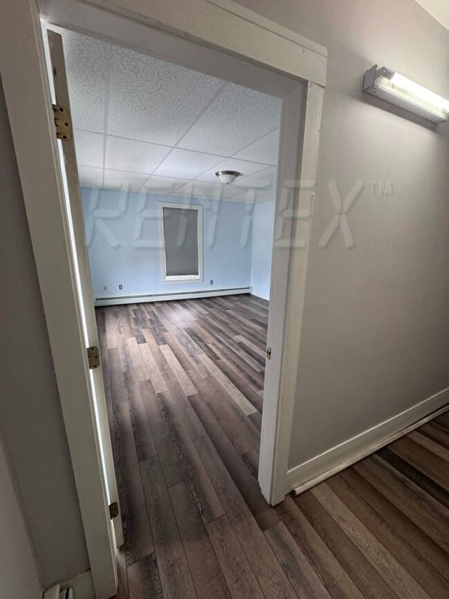 Building Photo - Apartment in Downtown Lisbon Falls