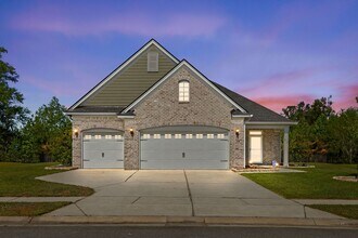 Building Photo - 217 McQueen Dr
