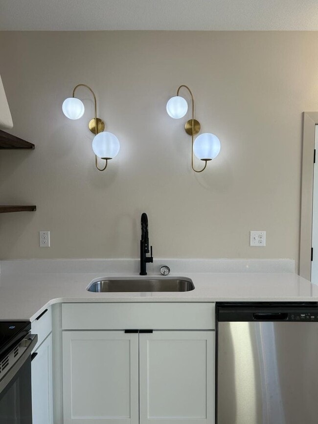 Building Photo - 940 M St SW