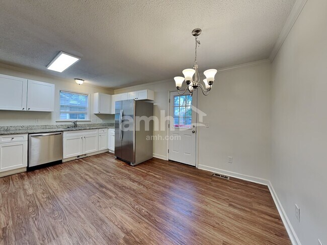 Foto del edificio - 1535 Reynolds Forest Dr