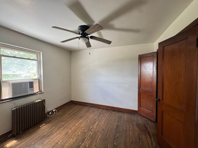 Foto del edificio - Duquesne 3 Bedroom 1.5 Bath House, Yard