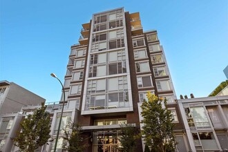Building Photo - 538 7th Av W
