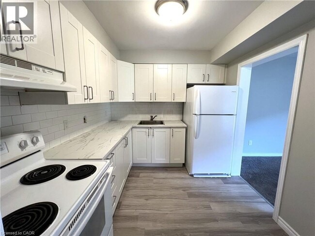 Building Photo - 125 Sekura Crescent
