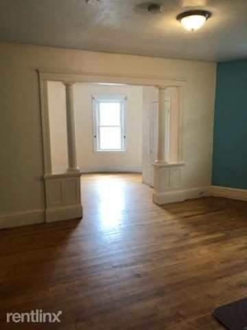 Building Photo - 215 Beacon St
