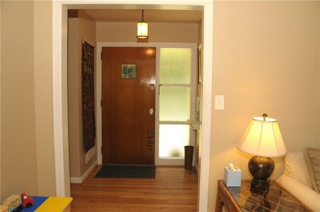 Building Photo - 738 Park Ln