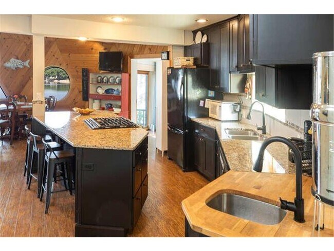 Building Photo - 17164 Sunset Trail SW