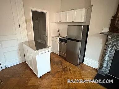 Building Photo - 211 Beacon St