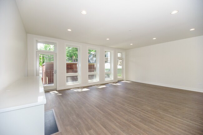 Foto del edificio - 2812 N Mildred Ave