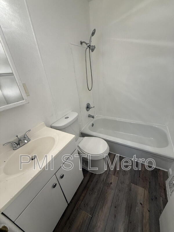 Foto del edificio - 10327 Renfrew Dr