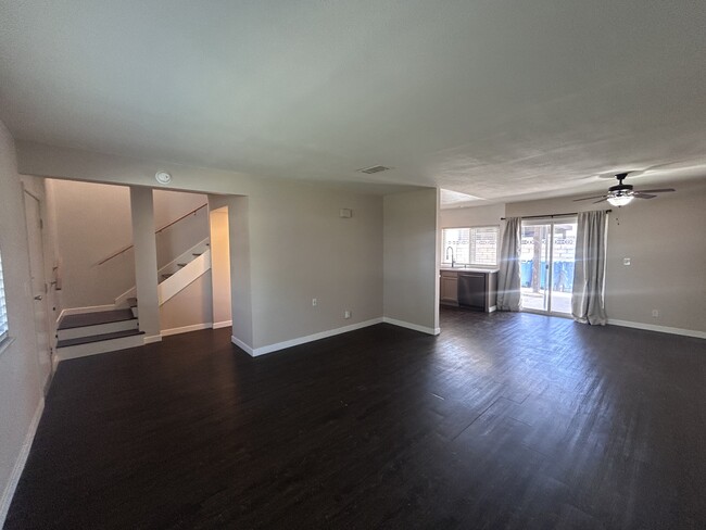 Foto del edificio - 6208 Meadow Brook Ln