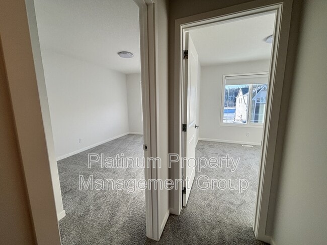 Building Photo - 45 Creekview Mnr SW