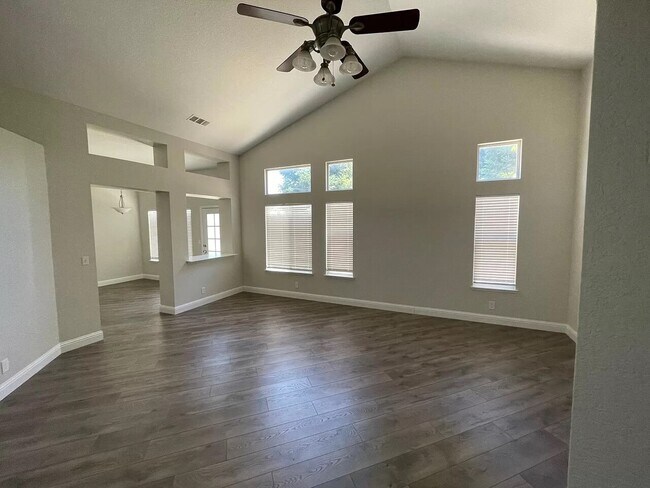 Building Photo - 888 Sequoia Ave, Manteca, CA 95337