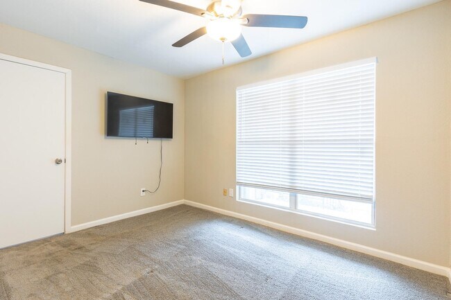 Foto del edificio - 3900 Woodchase Dr