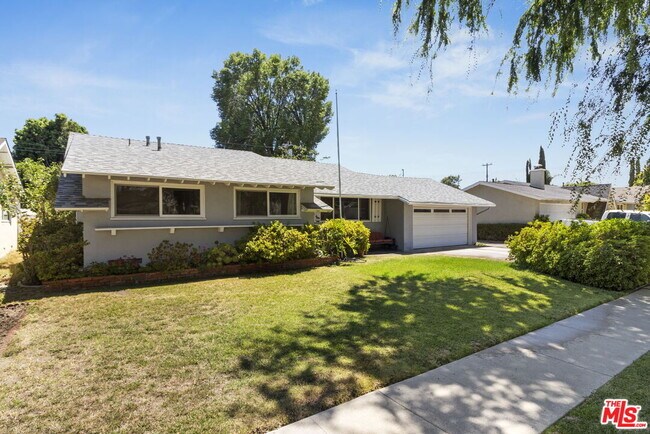 Building Photo - 22316 Cantara St