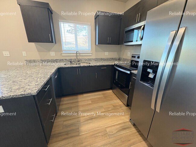 Foto del edificio - 1666 Ammon St