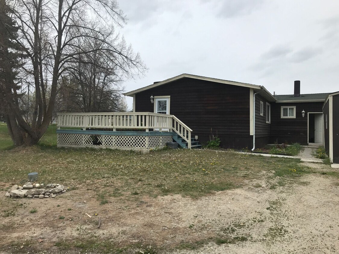 Foto principal - 4 bed 3 bath Hamilton home with 2 car garage!