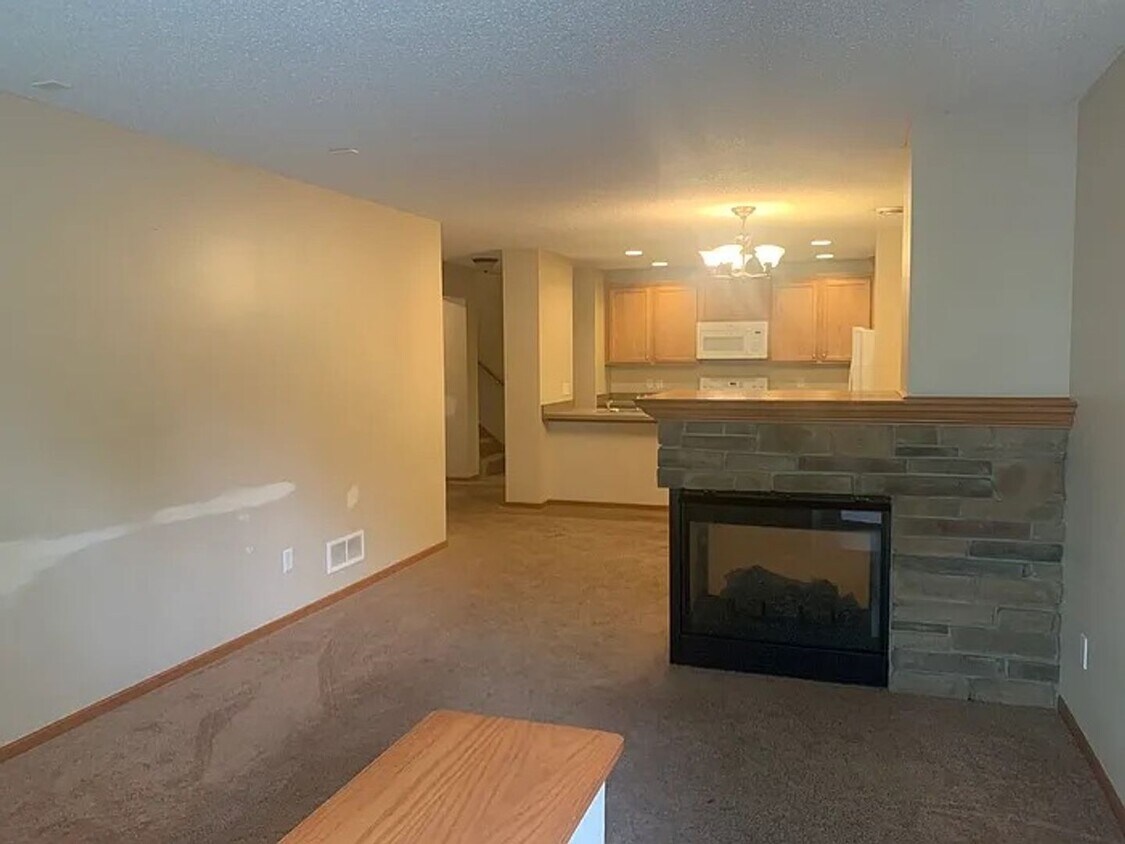 Foto principal - Beautiful Colonial 3 Bedroom Townhome in W...