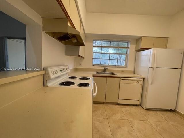 Building Photo - 651 Cypress Lake Blvd