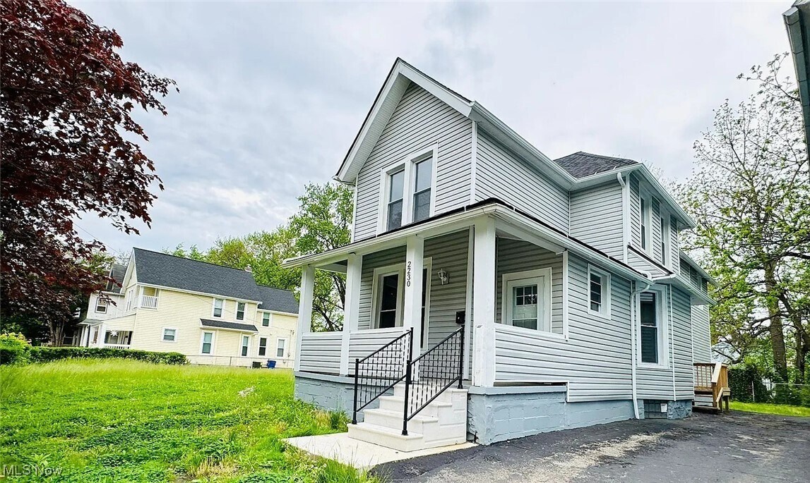 Foto principal - 2230 E 90th St