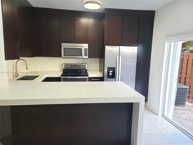Building Photo - 8247 NW 108th Ct  4-17 Doral Fl 33178