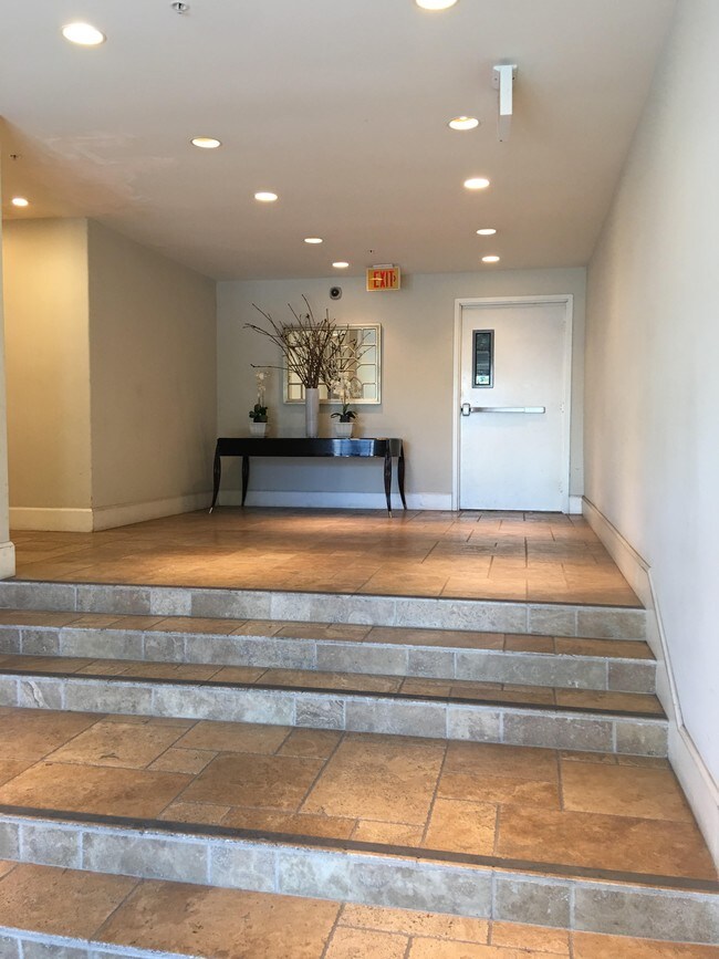 Foto del edificio - 146 N Clark Dr
